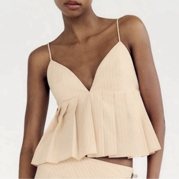 Zara Tops - NWT Zara Pleated Cropped Camisole
Size Medium